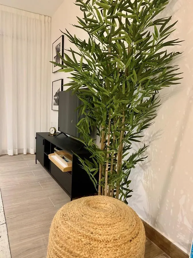 Don Gustavo Modern Apartment, Sea Views & Pool ベナルマデナ アパート